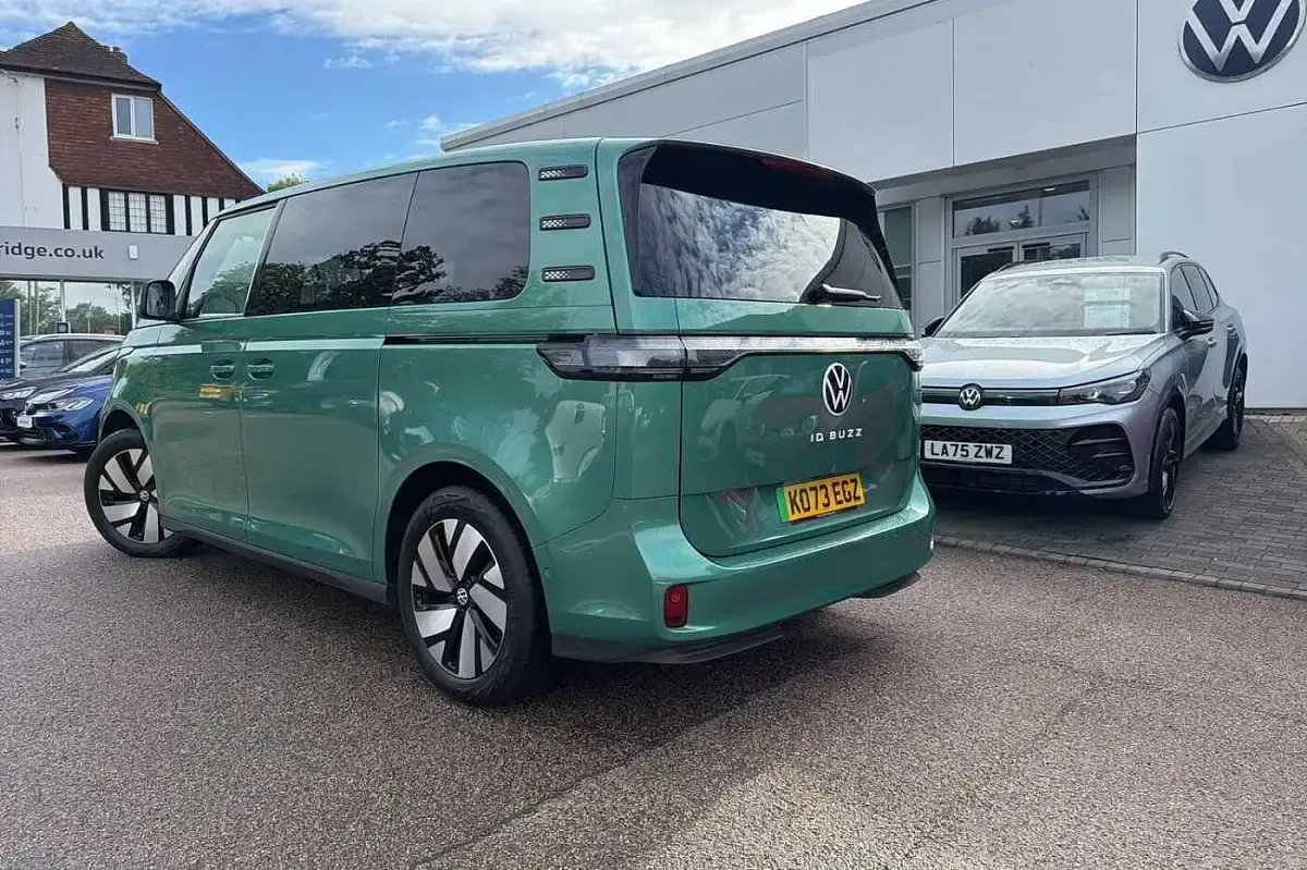 Used VW ID. Buzz Pro 150 kW (204 HP) 2024 Green MPV