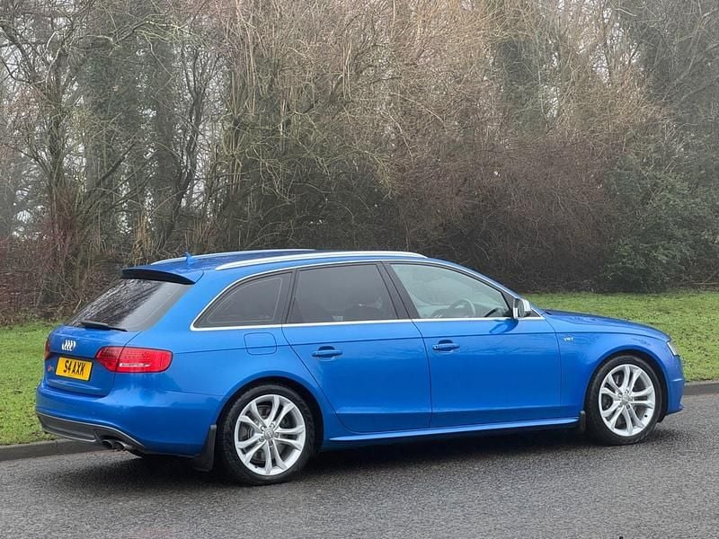 Used Audi A4 2011 Blue metallic Estate