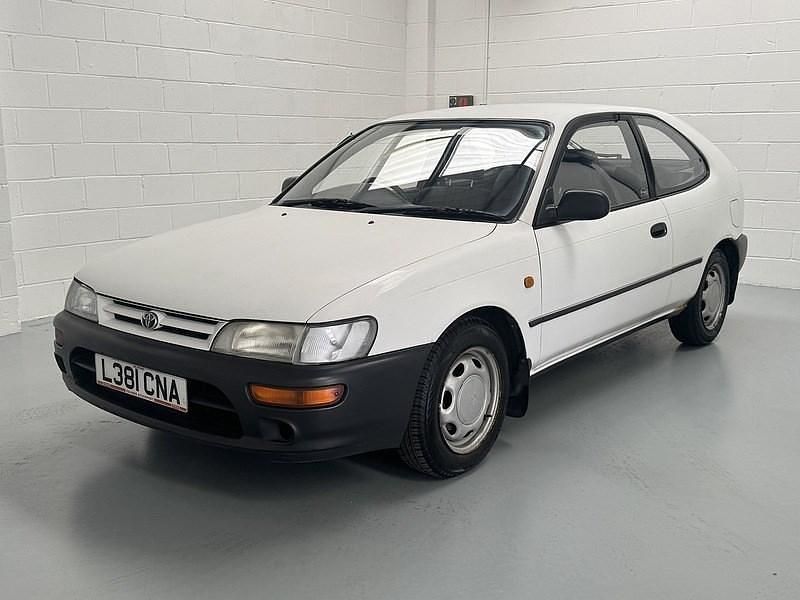 Used Toyota Corolla XLi 1993 White Hatchback