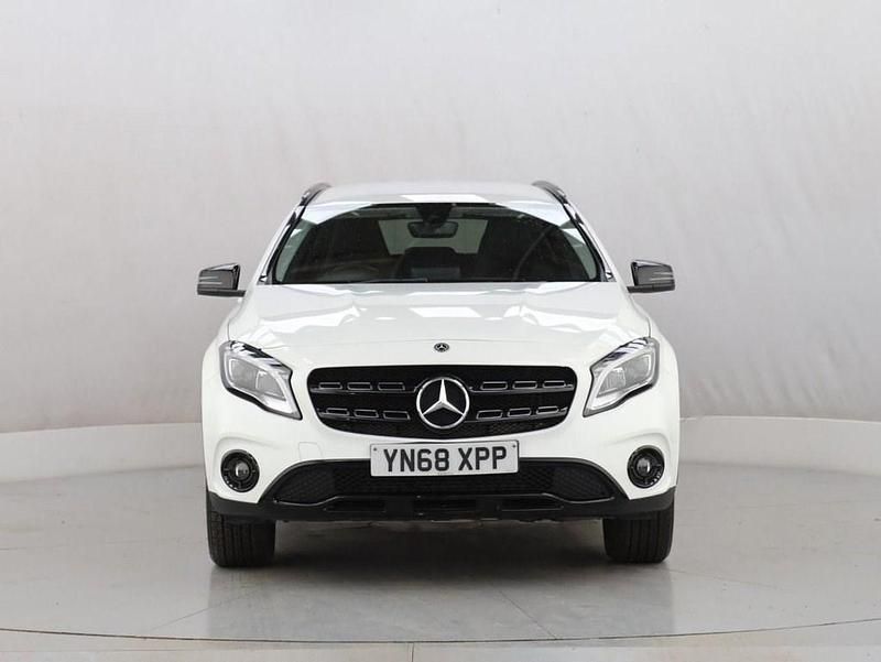 Used Mercedes GLA180 Urban 122 HP (89 kW) 2019 White SUV
