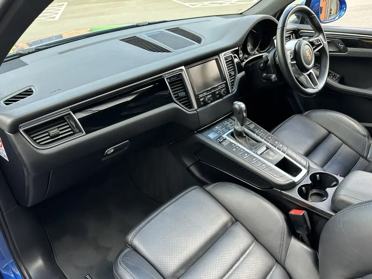 Used Porsche Macan 258 HP (189 kW) 2015 Blue SUV