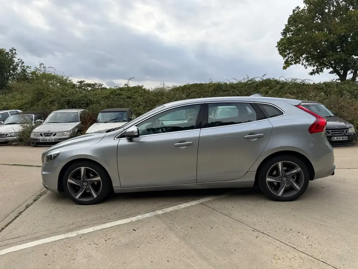 Used Volvo V40 R-Design 115 HP (84 kW) 2013 Silver Hatchback