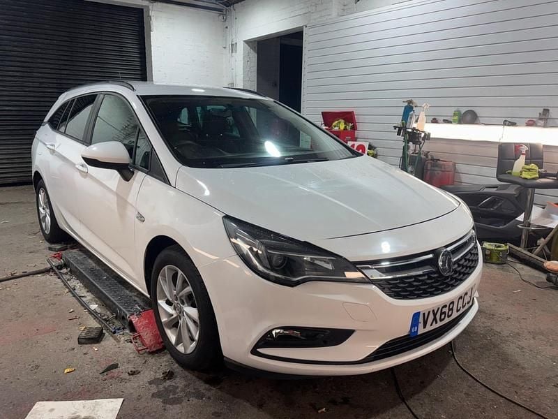 White Used 2018 Vauxhall Astra Design Edition Estate | £3,650 (Super price) - Image 1/4