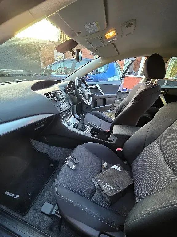 Używany Mazda 3 Inclusive 105 KM (77 kW) 2010 Czarny Hatchback
