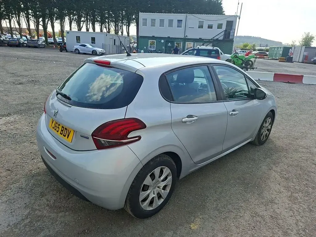 Second-hand Peugeot 208 Access 2016 Argintiu Hatchback