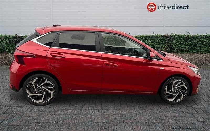 Used Hyundai i20 Premium 101 HP (74 kW) 2022 Red Hatchback
