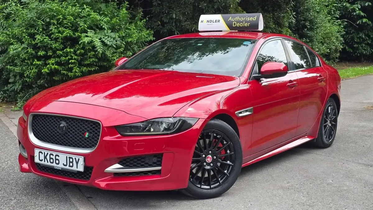 Used Jaguar XE R-Sport 163 HP (119 kW) 2016 Red Sedan