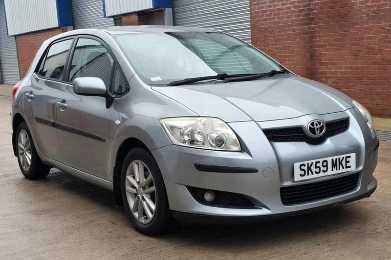 Usado Toyota Auris 124 HP (91 kW) 2009 Prateado Citadino