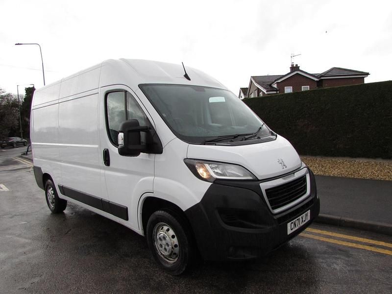 Used Peugeot Boxer 140 HP (102 kW) 2021 White Van