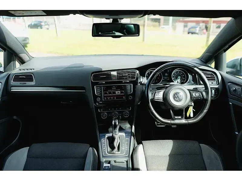Begagnad VW Golf VII R 296 HK (217 kW) 2016 Blå Halvkombi