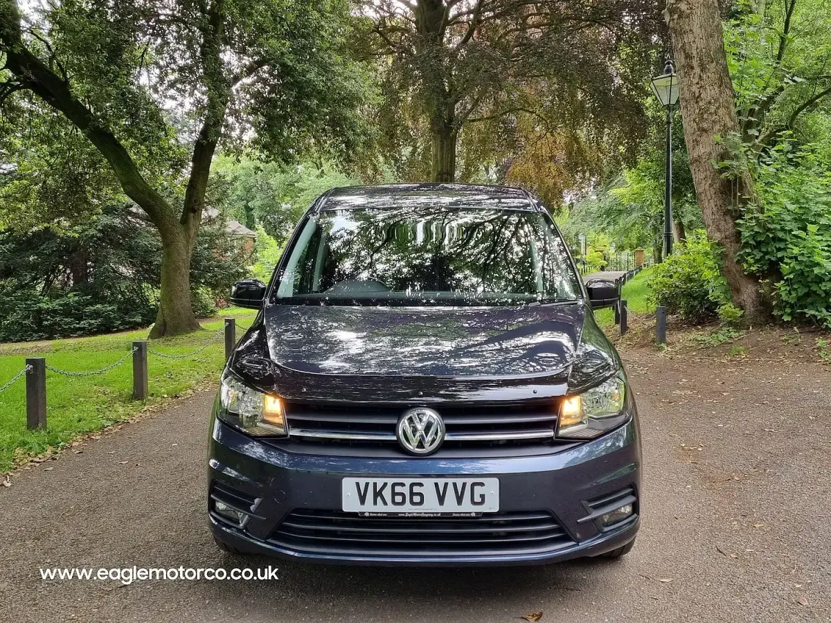 Used VW Caddy Maxi Highline 102 HP (75 kW) 2016 Blue MPV