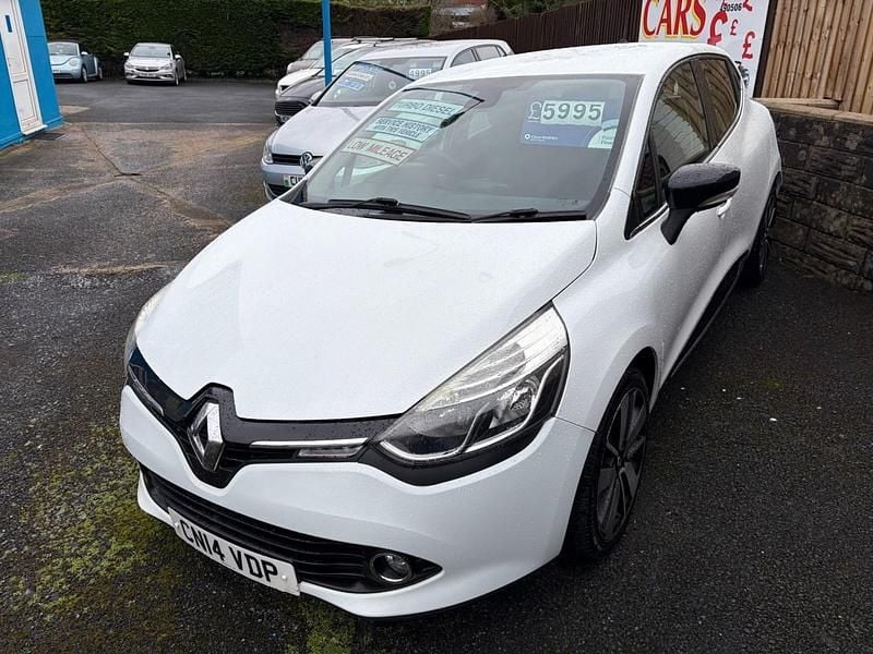 Used Renault Clio IV Dynamique 90 HP (66 kW) 2014 White Hatchback