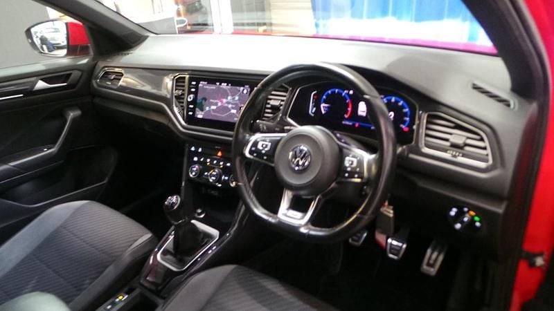 Used VW T-Roc R-line 150 HP (110 kW) 2019 Red SUV