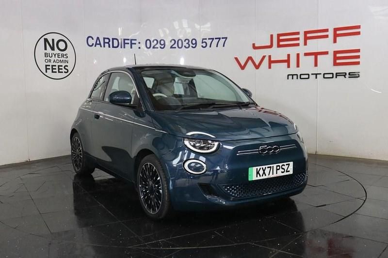 Green Used 2021 Fiat 500e La Prima Hatchback | £13,788 (Fair price) - Image 1/4