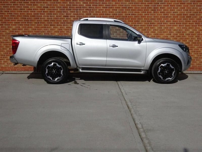 Used Nissan Navara Tekna 190 HP (139 kW) 2021 Silver Pickup