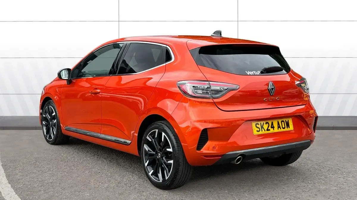 Used Renault Clio Techno 90 HP (66 kW) 2024 Orange Hatchback