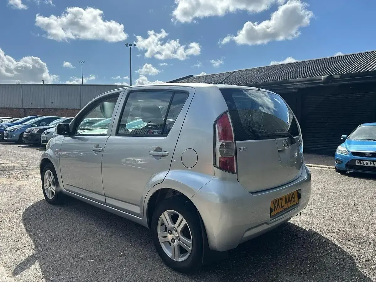 Used Daihatsu Sirion 69 HP (50 kW) 2009 Silver Hatchback