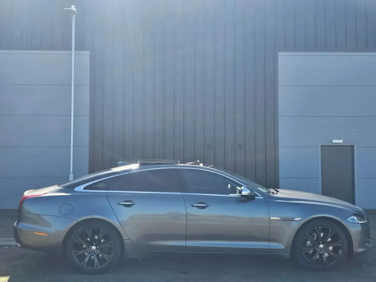 Used Jaguar XJ Portfolio 300 HP (220 kW) 2016 Grey Sedan