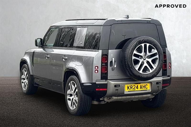 Used Land Rover Defender SE Dynamic 404 HP (297 kW) 2024 Eiger grey SUV