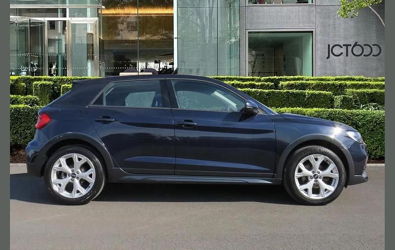 Used Audi A1 Design 113 HP (83 kW) 2020 Blue SUV