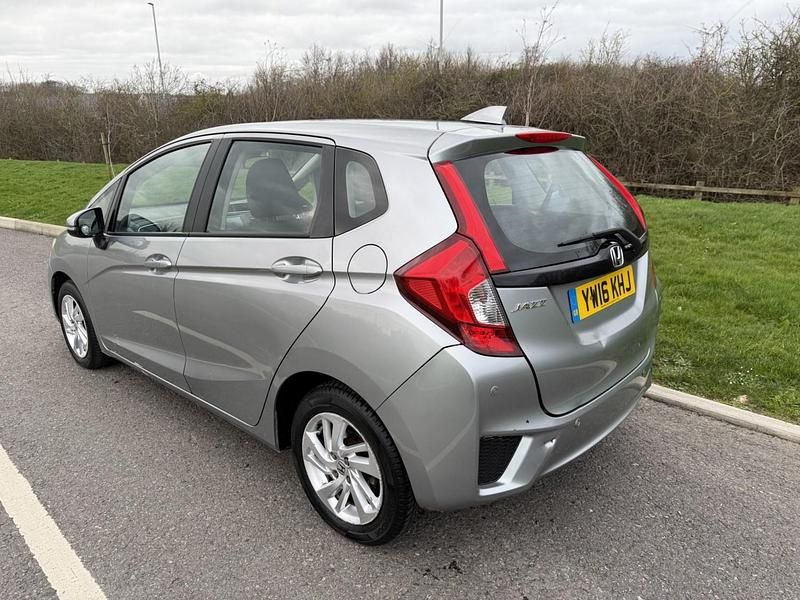 Used Honda Jazz SE 2016 Silver Hatchback