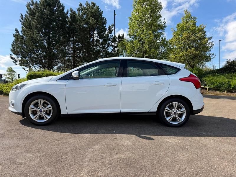 Used Ford Focus Zetec 2012 White Hatchback