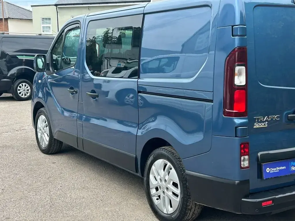 Used Renault Trafic 115 HP (84 kW) 2016 Blue MPV