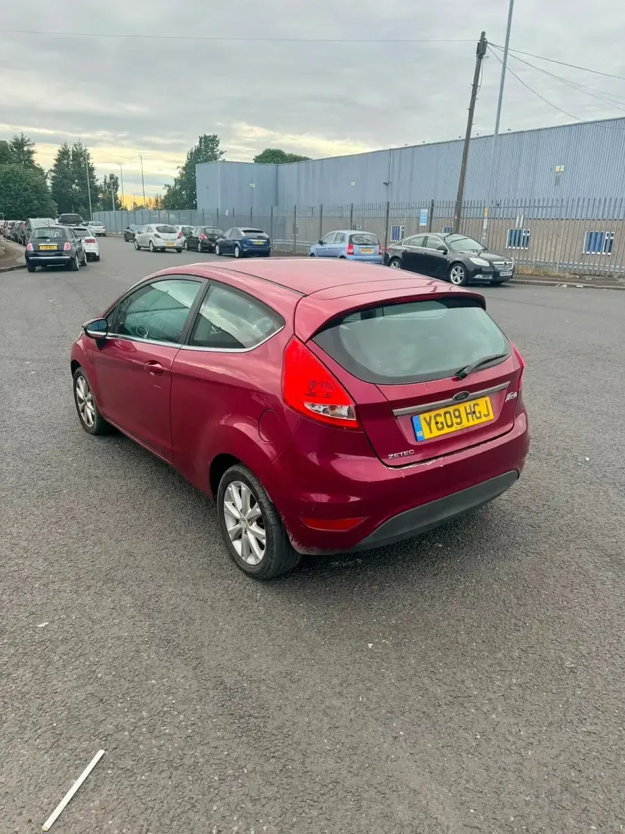 Used Ford Fiesta Zetec 94 HP (69 kW) 2009 Pink Hatchback