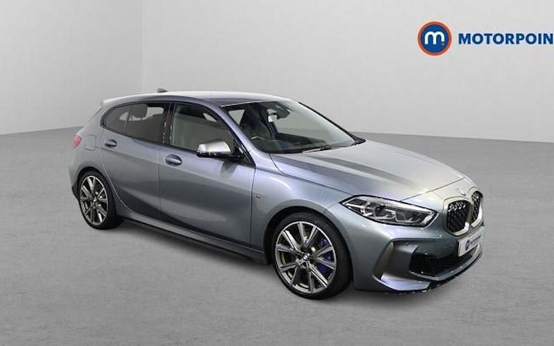 Begagnad BMW M135 306 HK (225 kW) 2024 Grå Halvkombi