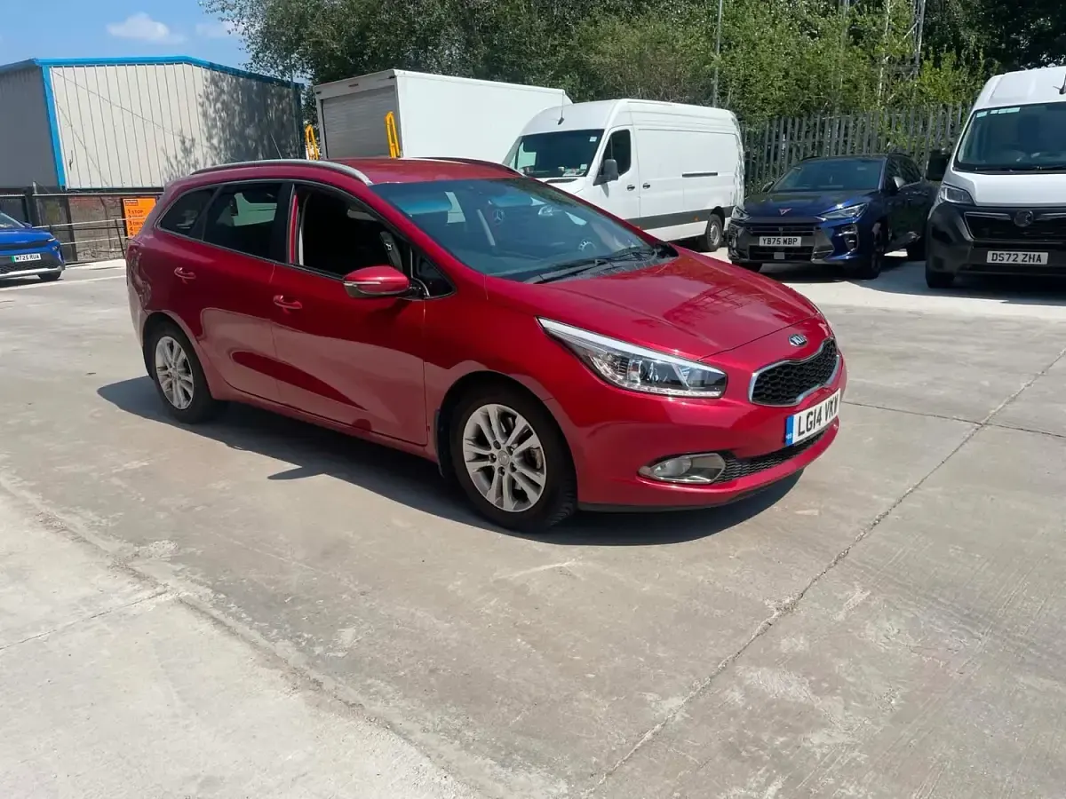 Used Kia Ceed 128 HP (94 kW) 2014 Red Hatchback