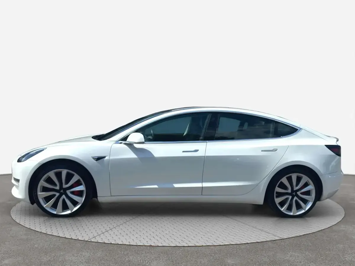 Begagnad Tesla Model 3 Performance 461 kW (627 HK) 2019 Vit Sedan