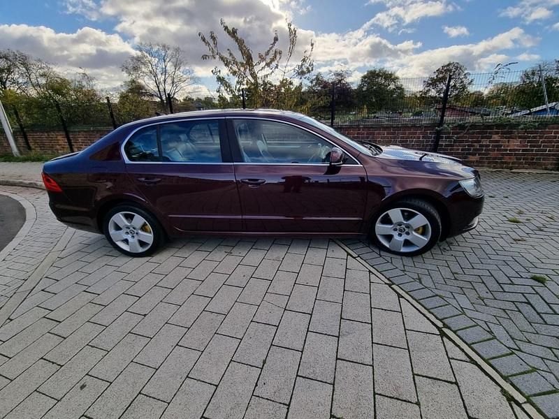 Used Skoda Superb SE 140 HP (102 kW) 2015 Maroon Hatchback
