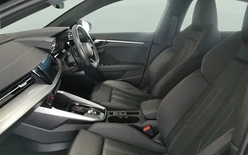 Second-hand Audi A3 S-Line 150 CP (110 kW) 2024 Berlinǎ