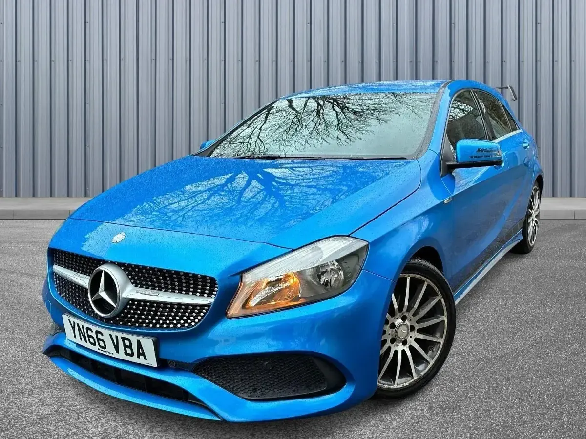 Used Mercedes A180 AMG line 109 HP (80 kW) 2016 Blue Hatchback