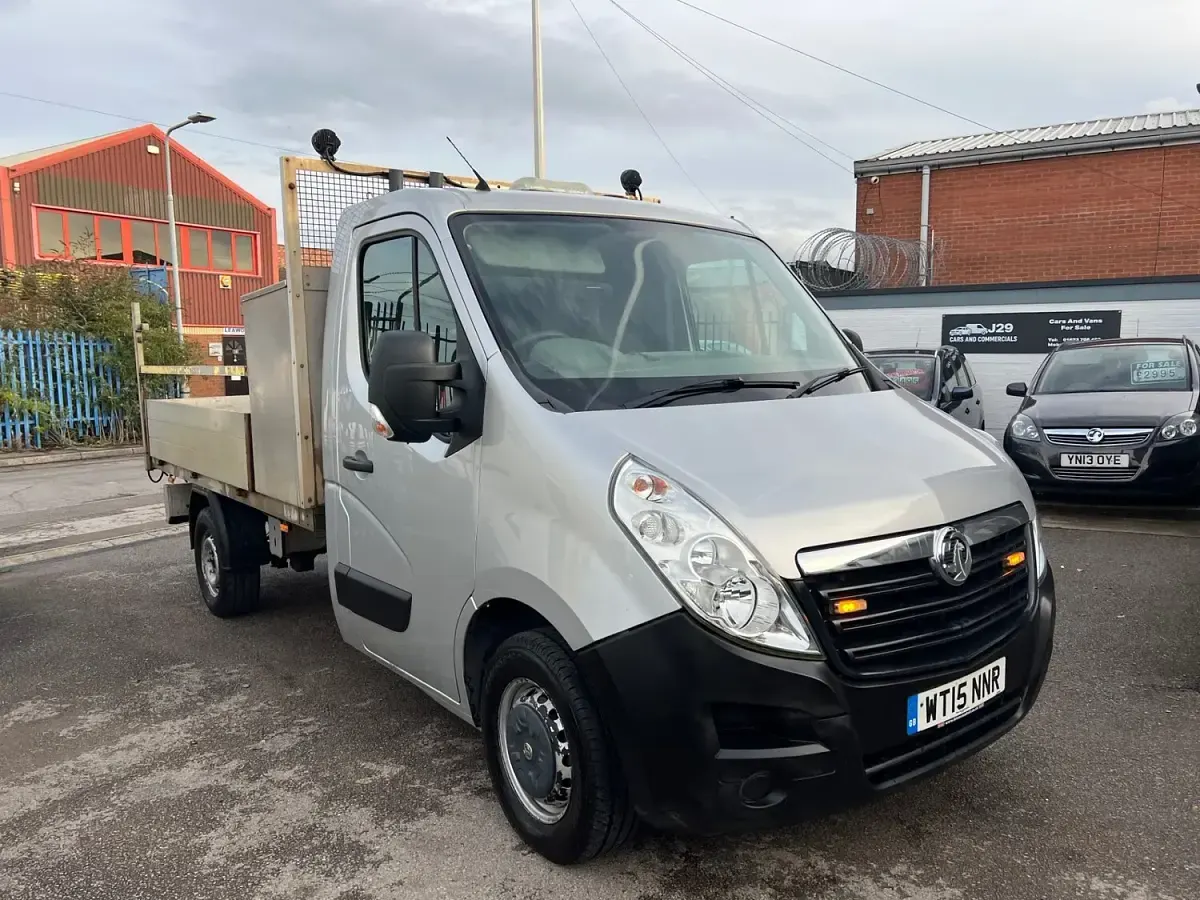 Used Vauxhall Movano 125 HP (91 kW) 2015 Silver MPV