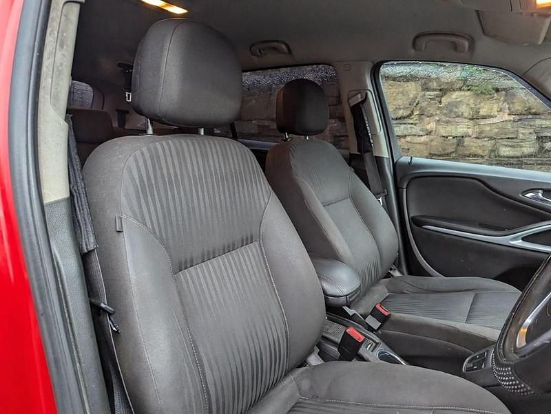 Usado Vauxhall Zafira Tourer 165 HP (121 kW) 2013 Vermelho Monovolume