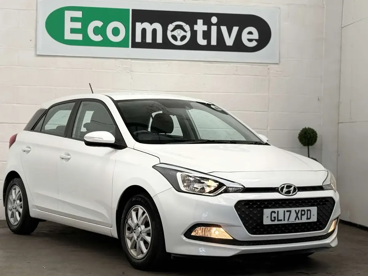 Used Hyundai i20 SE 84 HP (61 kW) 2017 White Hatchback