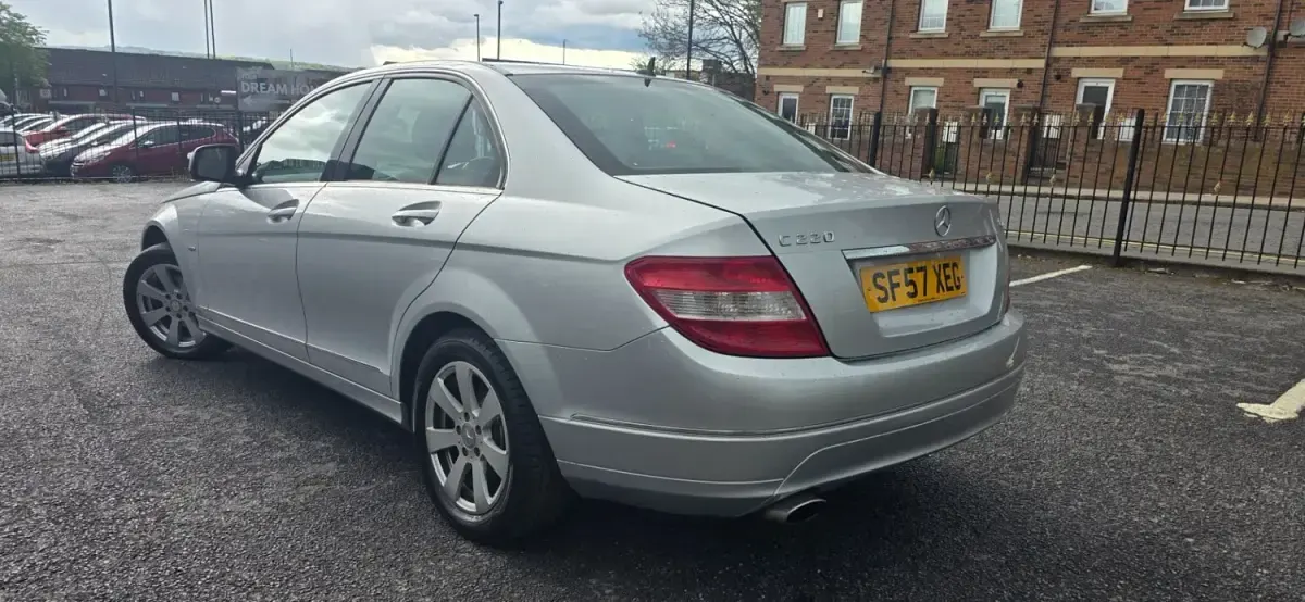 Begagnad Mercedes C220 Elegance 2007 Silver Sedan