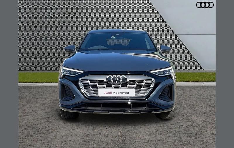 Używany Audi Q8 e-tron S-Line 300 kW (408 KM) 2023 Niebieski SUV