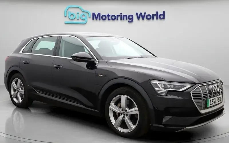 Usado Audi e-tron 230 kW (313 HP) 2021 Preto SUV