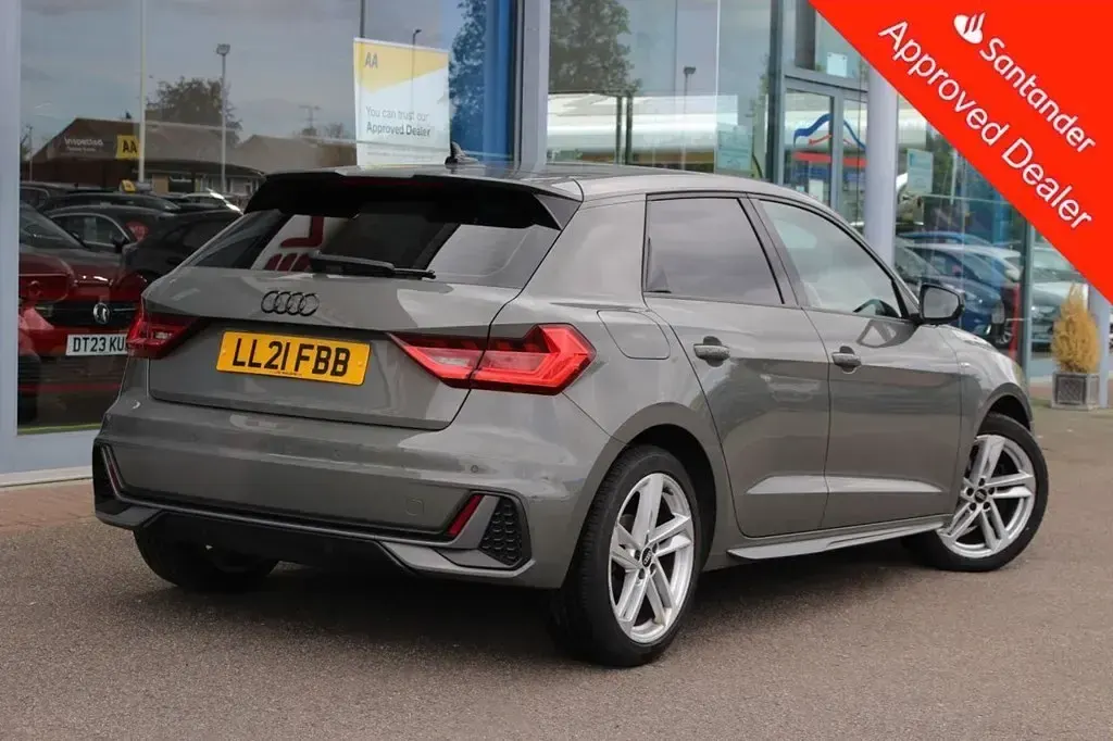 Begagnad Audi A1 Sportback S-Line 110 HK (80 kW) 2021 Grå Halvkombi