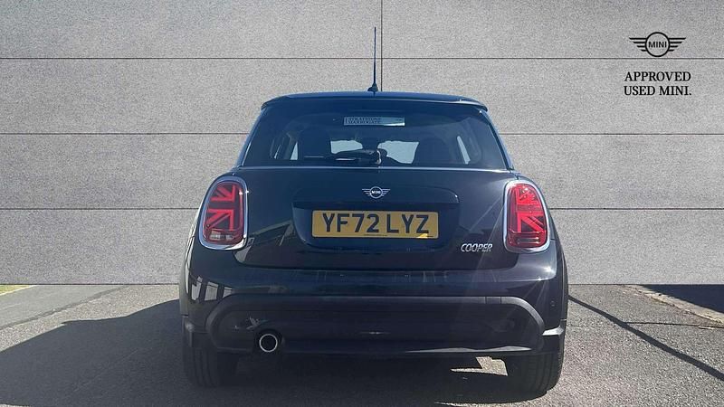 Usado Mini Cooper Classic 134 HP (98 kW) 2022 Preto Citadino