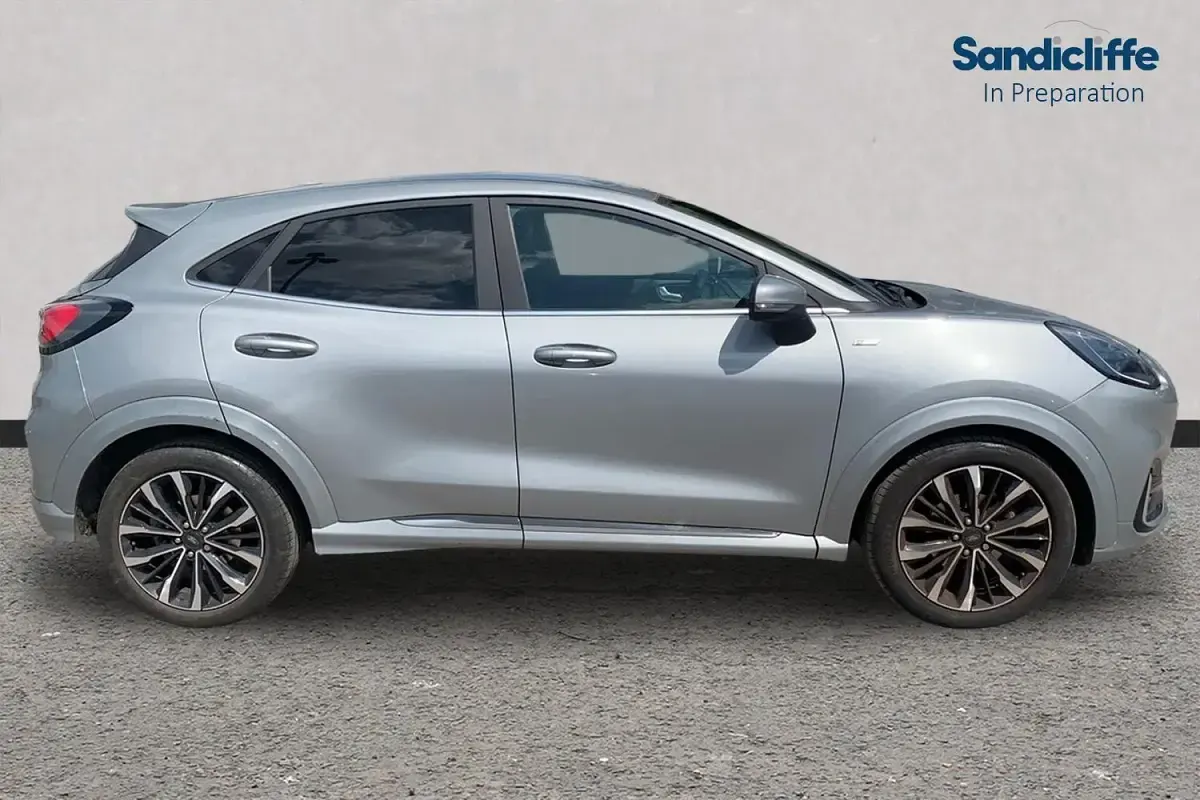 Used Ford Puma ST-Line 155 HP (114 kW) 2023 Solar silver (premium paint) SUV