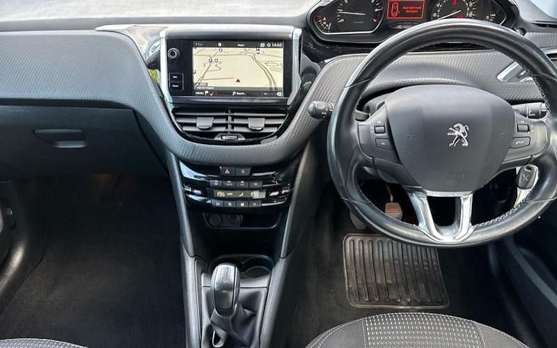 Used Peugeot 208 S 82 HP (60 kW) 2019 White Hatchback