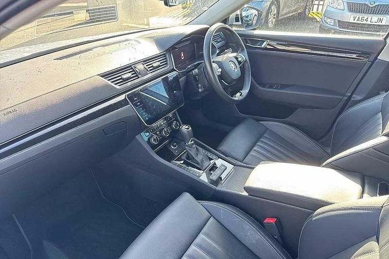 Used Skoda Superb LAURIN & KLEMENT 196 HP (144 kW) 2024 Silver Hatchback