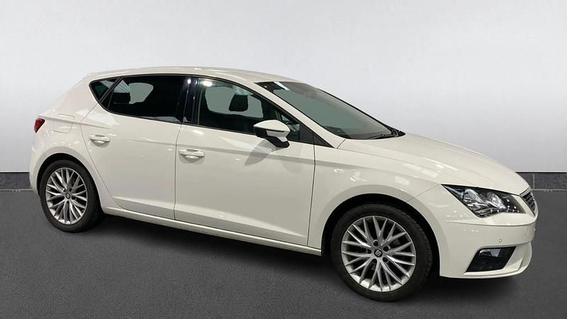 Used Seat Leon SE Dynamic 115 HP (84 kW) 2020 White Hatchback