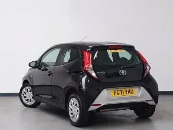 Used Toyota Aygo X-play 72 HP (52 kW) 2022 Black Hatchback