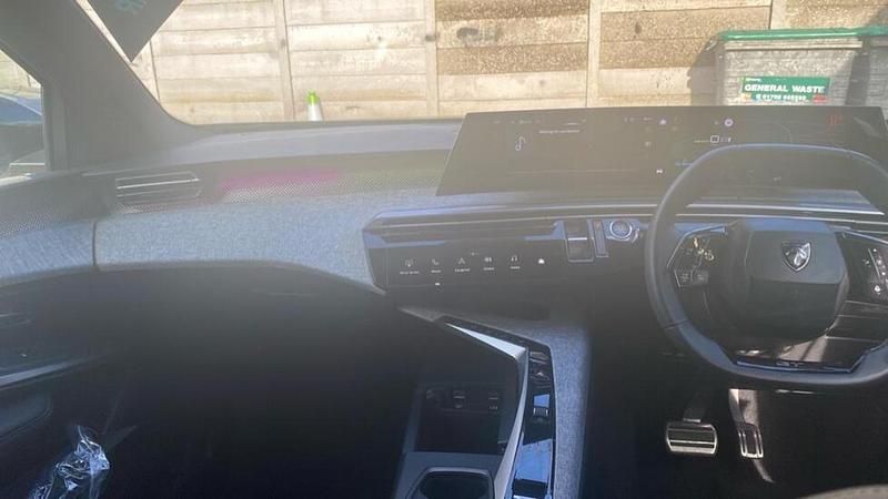 Used Peugeot e-3008 GT 152 kW (207 HP) 2025 Blue SUV