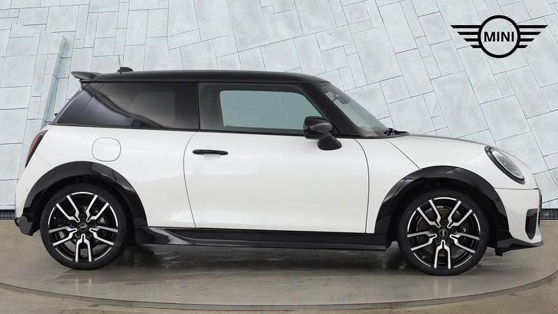 Used Mini Cooper Hatch 154 HP (113 kW) 2024 White Hatchback
