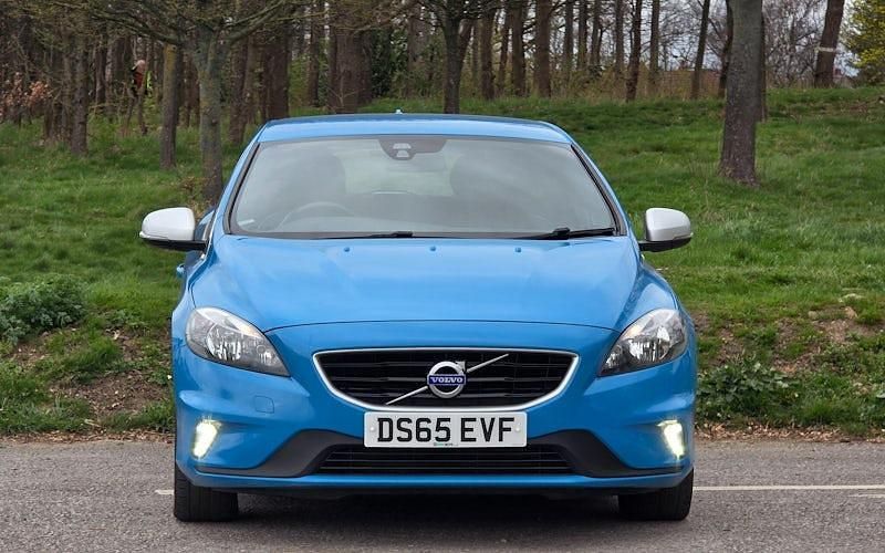 Used Volvo V40 R-Design 122 HP (89 kW) 2019 Hatchback
